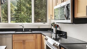 Appartement (Coldstream Townhome 7) | Cuisine privée | Cafetière/bouilloire, grille-pain