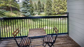 Apartment (Coldstream Townhome 7) | Balcony
