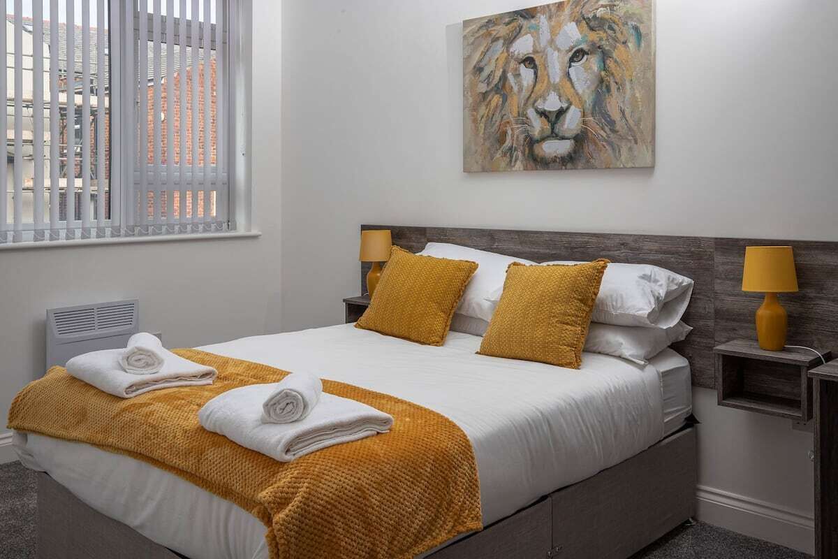 2 عدّة غرف نوم ومكواة/لوح كي وسرير سفر وواي فاي مجانًا