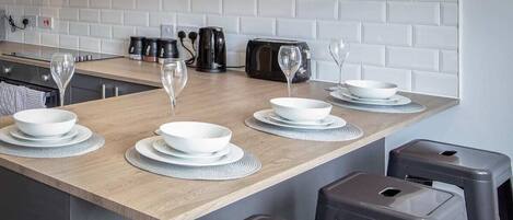 ثلاجة، ميكروويف، فرن، موقد طهي مسطح