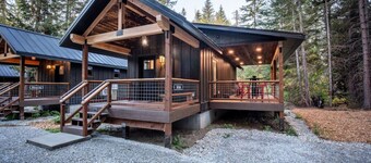 `Ski Chalet` A cozy little cabin in the woods