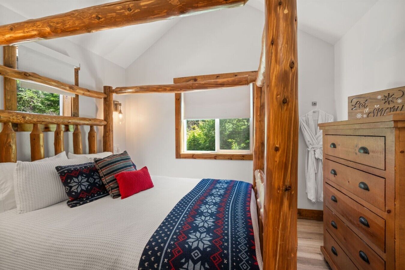1 bedroom, desk, WiFi, bed sheets