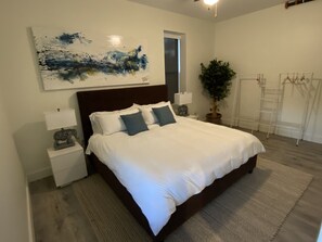 4 bedrooms, desk, iron/ironing board, free WiFi