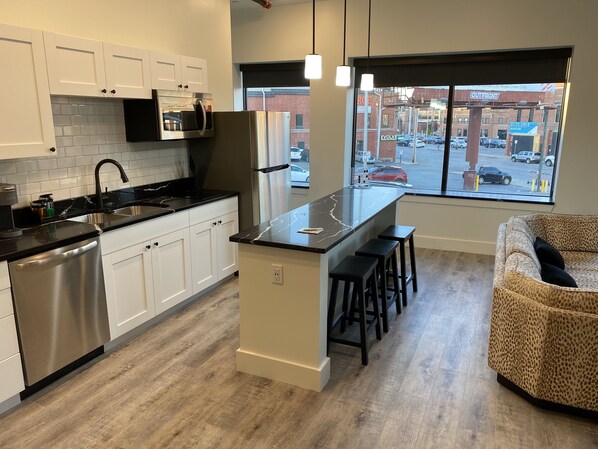 Full-sized fridge, microwave, stovetop, dishwasher