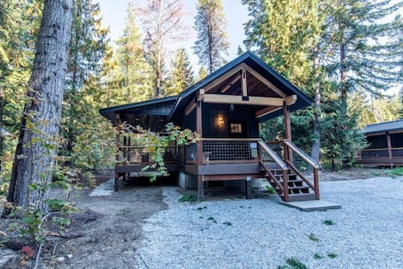Exterior. `Tall Pines` a cozy 1 bedroom Tiny Cabin