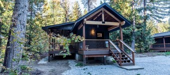 `Tall Pines` a cozy 1 bedroom Tiny Cabin