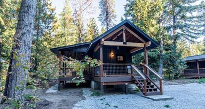 `Tall Pines` a cozy 1 bedroom Tiny Cabin