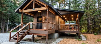 `Lake House` tiny cabin near Lake Wenatchee with HOT TUB