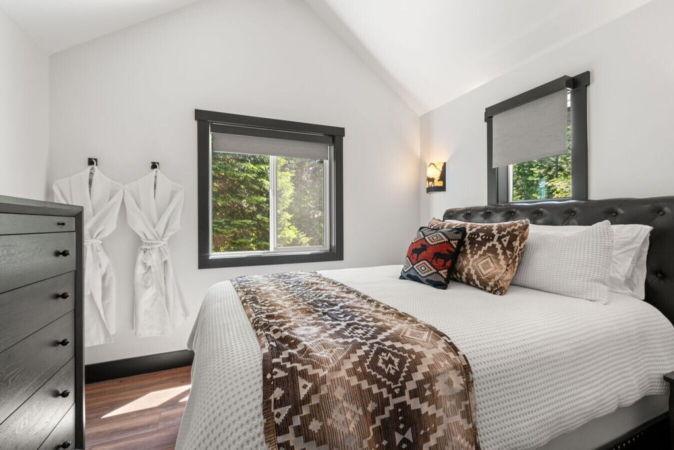 1 bedroom, desk, WiFi (surcharge), bed sheets