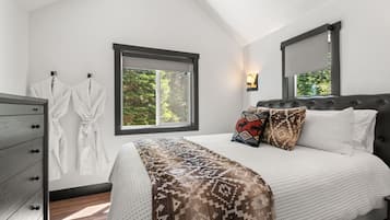 1 bedroom, desk, WiFi (surcharge), bed sheets
