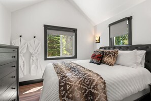 1 bedroom, desk, WiFi (surcharge), bed sheets
