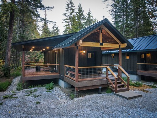 `Wilderness Lodge` 1 bedroom cabin in the woods