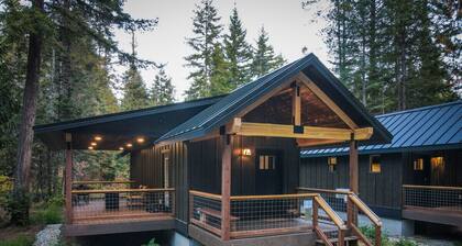 `Wilderness Lodge` 1 bedroom cabin in the woods