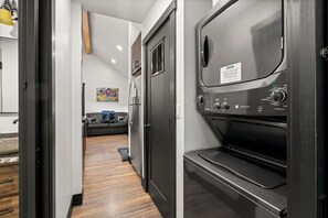 Interior - `Wilderness Lodge` 1 bedroom cabin in the woods (Leavenworth)