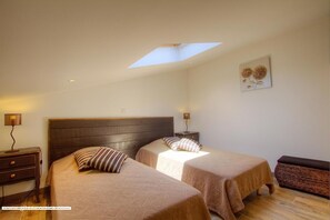 2 slaapkamers, een strijkplank/strijkijzer, gratis wifi, beddengoed