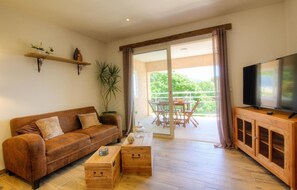 TV, DVD player, books - Apartment 5 km from the beach (SOLLACARO)