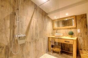 Shower, hair dryer, towels, toilet paper - Apartment 5 km from the beach (SOLLACARO)