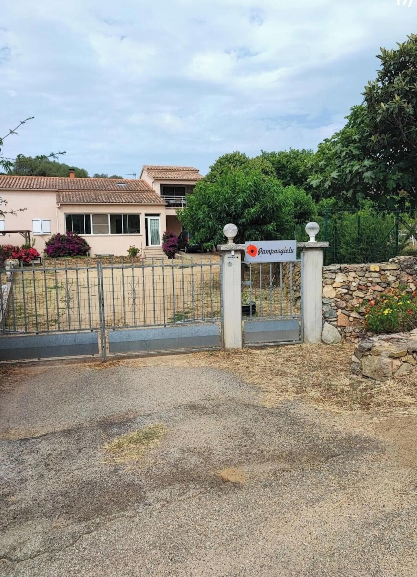 A gated entrance with a sign reading "Pampasquiu."