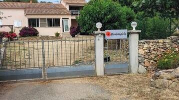 A gated entrance with a sign reading "Pampasquiu."