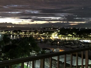 Property grounds - Waikiki studio USD68.00 per day (Honolulu)