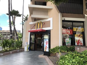 Exterior detail - Waikiki studio USD68.00 per day (Honolulu)
