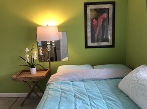 1 bedroom, free WiFi, bed sheets - Waikiki studio USD68.00 per day (Honolulu)