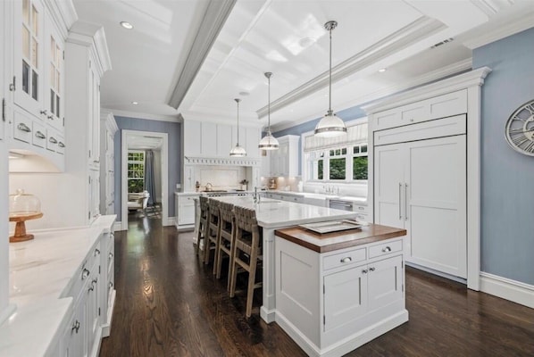 Fridge, microwave, oven, stovetop - Sagaponack, Hamptons Designer Luxury, Tennis Court and 8 Bedrooms (Sagaponack)