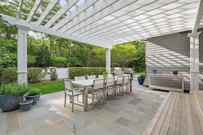 Outdoor dining - Sagaponack, Hamptons Designer Luxury, Tennis Court and 8 Bedrooms (Sagaponack)