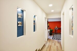 المنشأة من الداخل