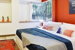 3 bedrooms, in-room safe, iron/ironing board, free WiFi