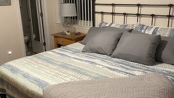 2 bedrooms, iron/ironing board, free WiFi, bed sheets