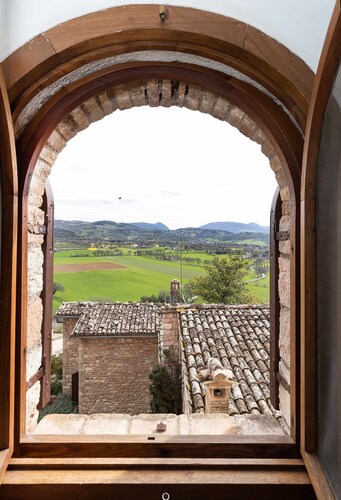 Emerald apartment with valley view in the historic center