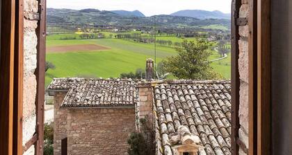 Emerald apartment with valley view in the historic center