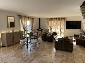 TV connectée, cheminée