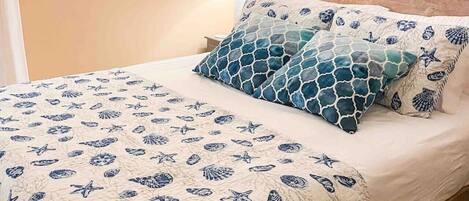 2 chambres, fer et planche à repasser, Wi-Fi gratuit, draps fournis