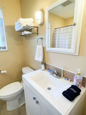 Hair dryer, towels - Beach Getaway• Hot Tub + EV Charger• 4 mi to Beach (Rehoboth Beach)