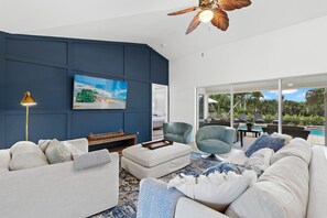 TV - Iona Palms Retreat Home on lush acreage by Sanibel FMB (Fort Myers)