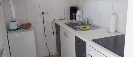 冰箱、微波炉、茶具/咖啡用具