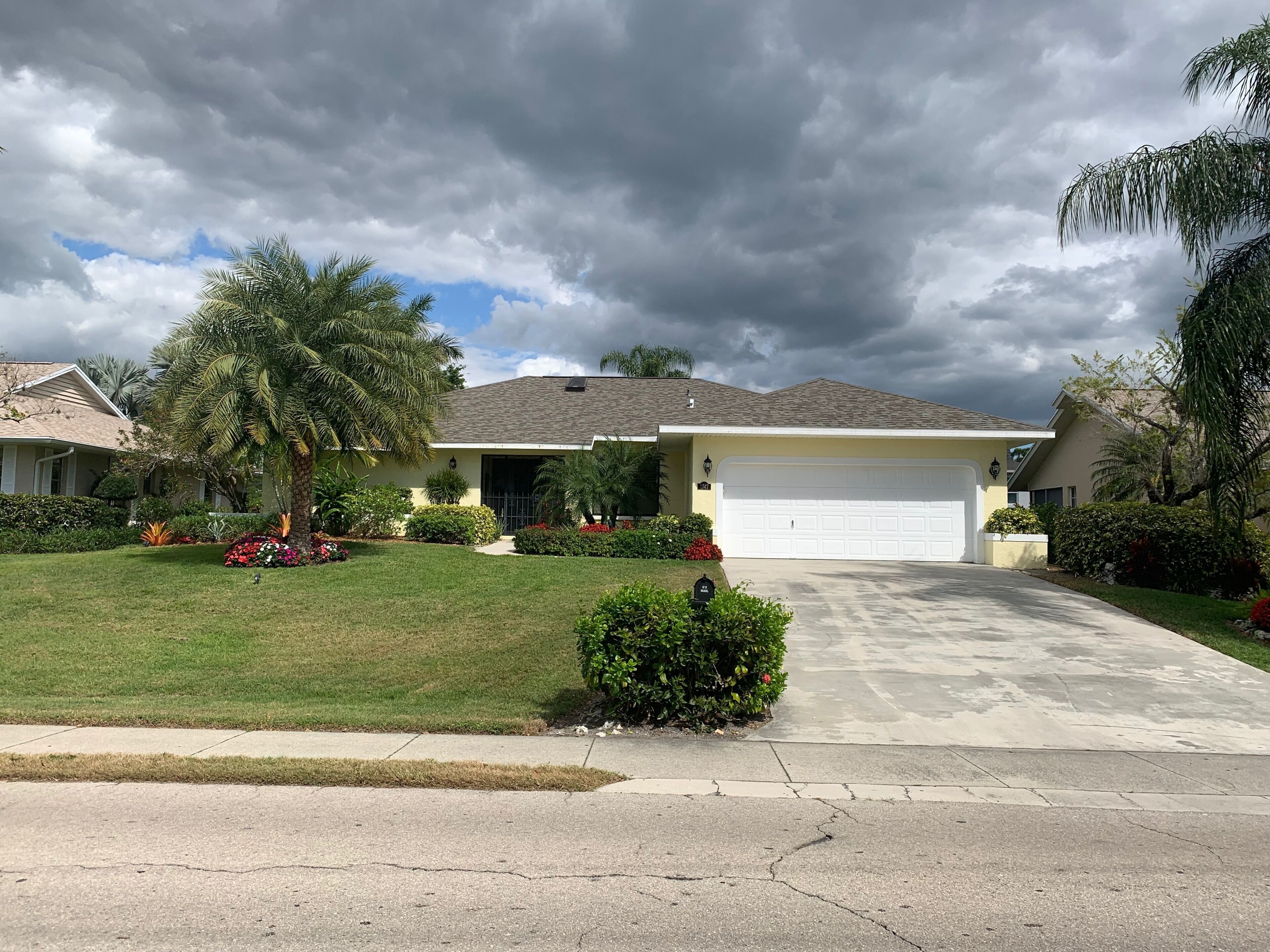 Beautiful 3 bedroom 2 bath home in exclusive Naples Royal Harbor area