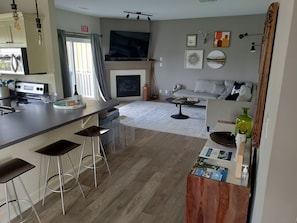 Smart-TV, Kamin, Videospiele, Netflix