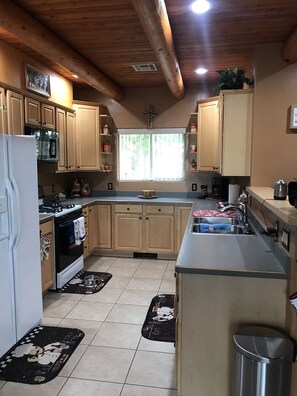 Fridge, microwave, oven, stovetop - Ponderosa de Mesilla (Las Cruces)