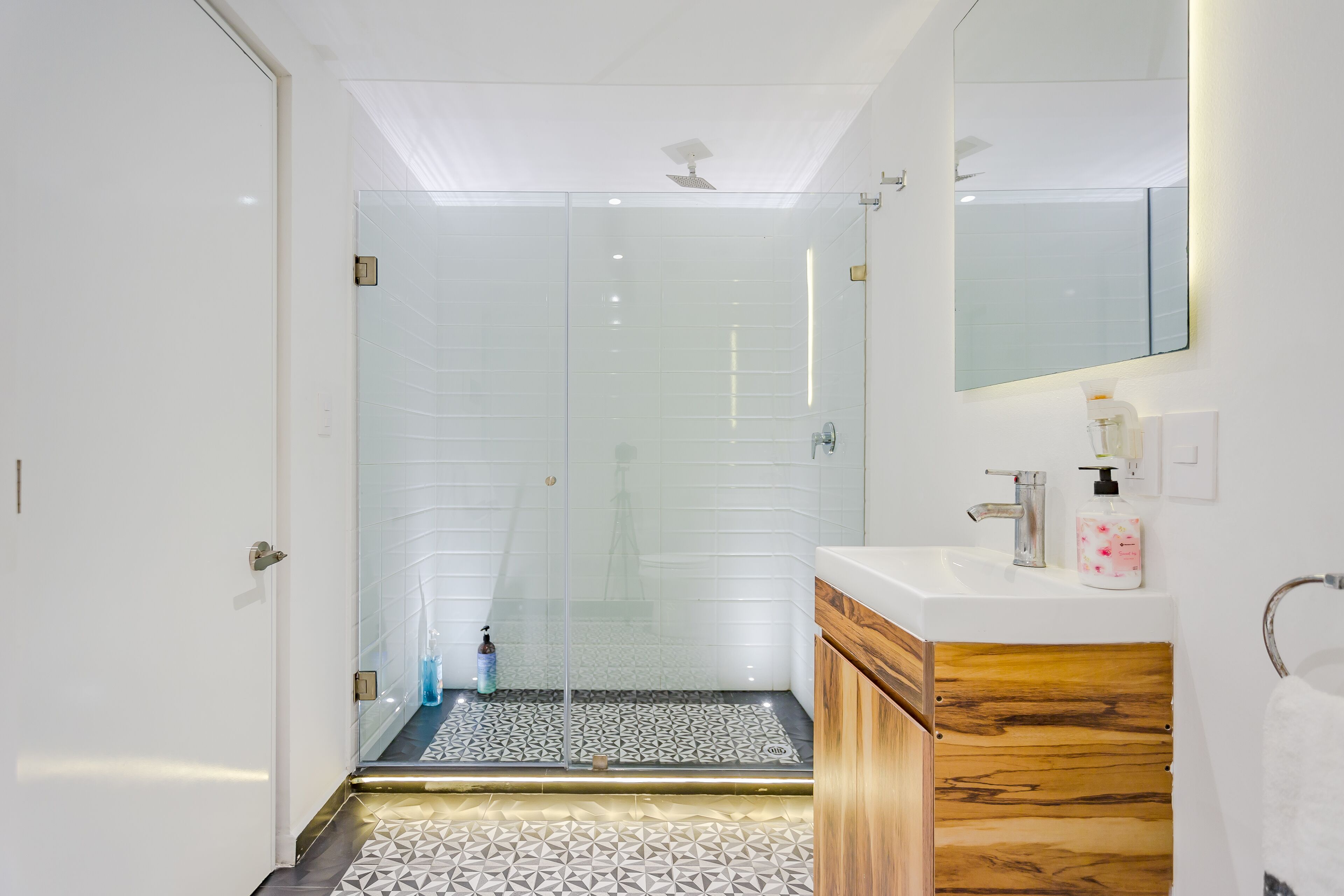 Estudio | Baño | Regadera, amenidades de baño gratuitas, toallas, jabón 