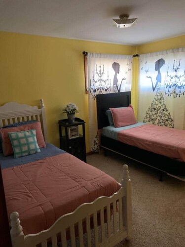 Free Parking/ Wifi/ Family Home 2 Min to the Falls