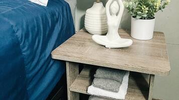 1 slaapkamer, een strijkplank/strijkijzer, wifi, beddengoed