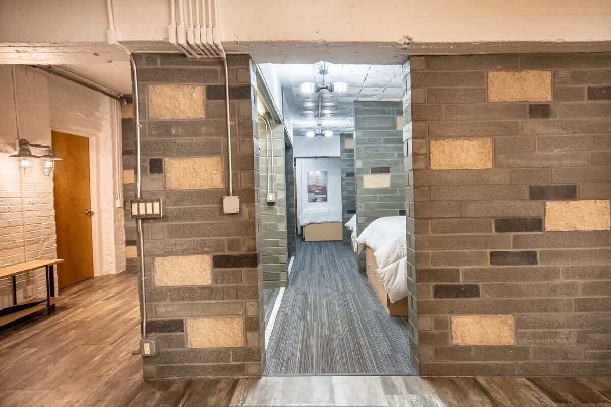 5 Schlafzimmer, Schreibtisch, Bügeleisen/Bügelbrett, WLAN