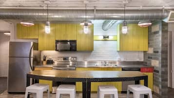 冰箱、微波炉、烤箱、炉灶