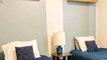 2 bedrooms, iron/ironing board, WiFi