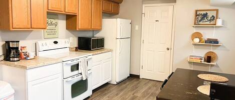 Cookware/dishes/utensils