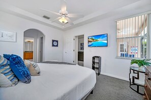 4 habitaciones, espacio para trabajar con laptop y ropa de cama 