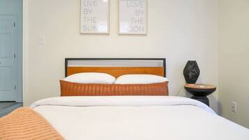 2 bedrooms, desk, iron/ironing board, travel cot